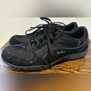 Skechers Women’s Breath Easy Black Sneakers Size 10